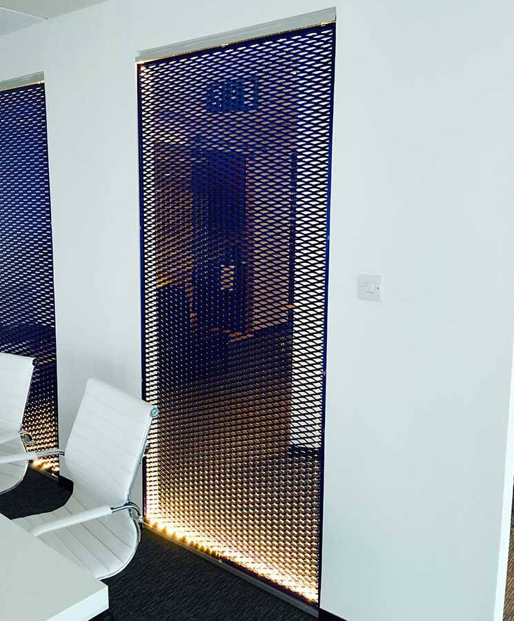 The partition wall of this meeting room is designed with black expanded metal panels.