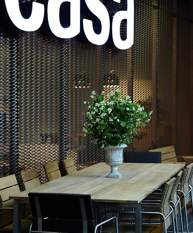 Aluminum expanded metal sheets are installed in restaurant for partition purpose.