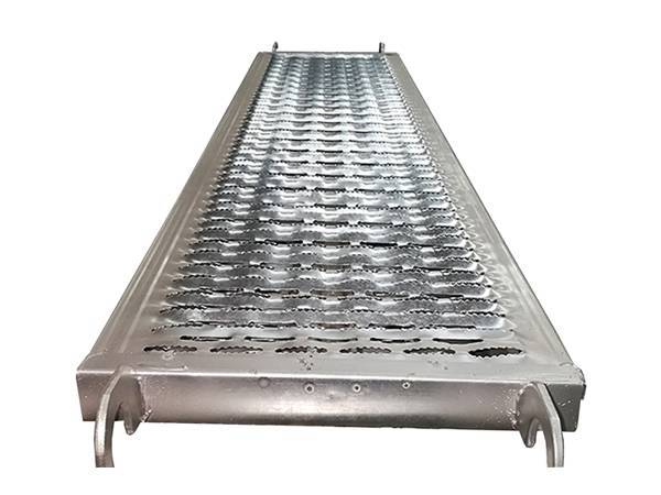 There is a grip strut safety grating scaffolding plank with diamond openings.