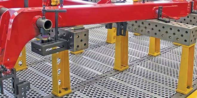 Machinery equipment is installed on o-grip safety grating working platform.
