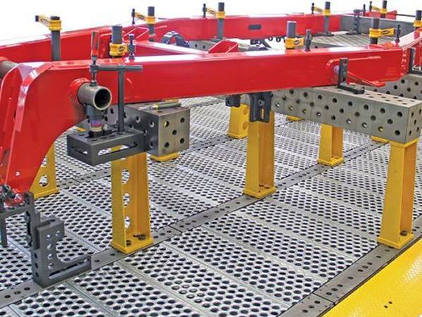 This work platform is made of O-grip safety gratings.