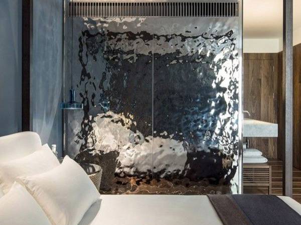 Water ripple sheets for space partition in hotel bedrooms