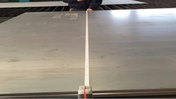 Ruler is used to test the width of the steel plate.